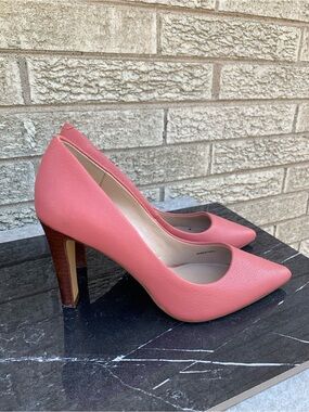 WHITE HOUSE BLACK MARKET CORAL ABBY LEATHER PUMPS HEELS  SZ 7.5
